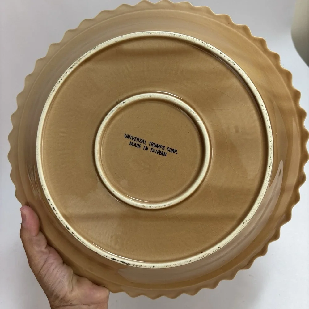 Vintage Strawberry Pie Dish UNIVERSAL TRUMPS CORP. Made In Taiwan